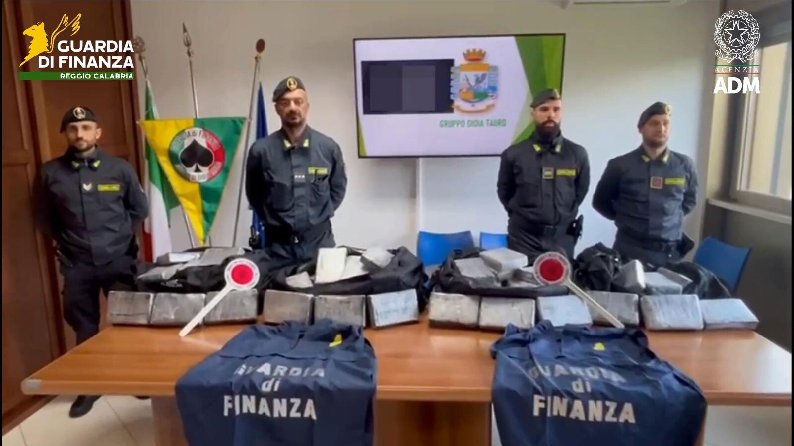 images Sequestrati 248 chili di droga al porto di Gioia Tauro