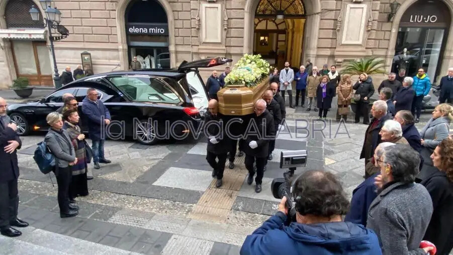 A Catanzaro l’ultimo saluto all’ex presidente Giuseppe Chiaravalloti
images A Catanzaro l’ultimo saluto all’ex presidente Giuseppe Chiaravalloti