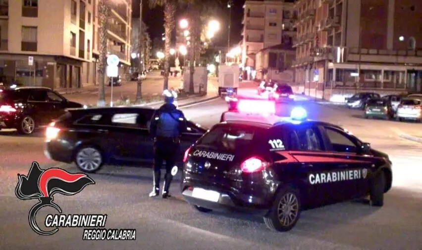 Litigano per una donna e investe con l’auto il rivale in amore, un arresto nel Reggino images Litigano per una donna e investe con l’auto il rivale in amore, un arresto nel Reggino