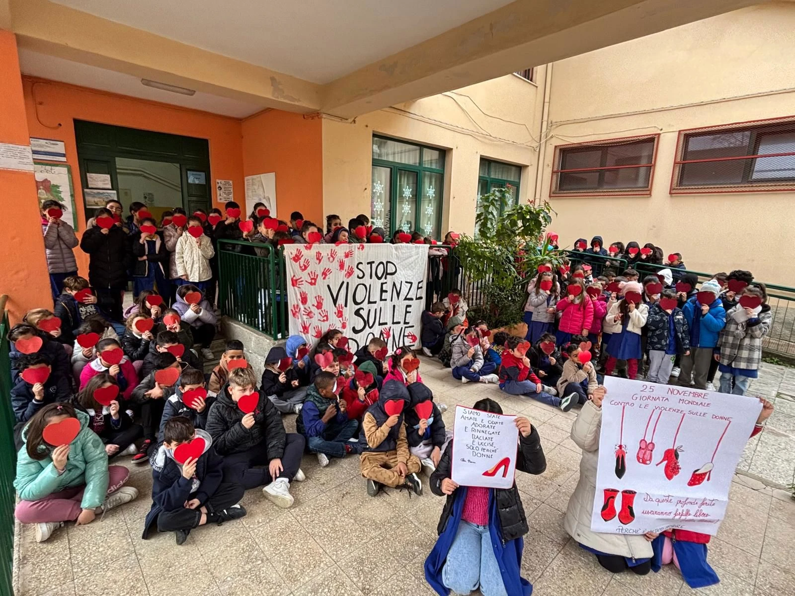 No alla violenza sulle donne: gli studenti dell’IC Gatti-Manzoni-Augruso di Lamezia si mobilitano