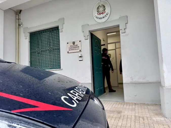 Truffa del finto carabiniere a un’anziana nel Catanzarese: arrestati, patteggiano la pena images Truffa del finto carabiniere a un’anziana nel Catanzarese: arrestati, patteggiano la pena