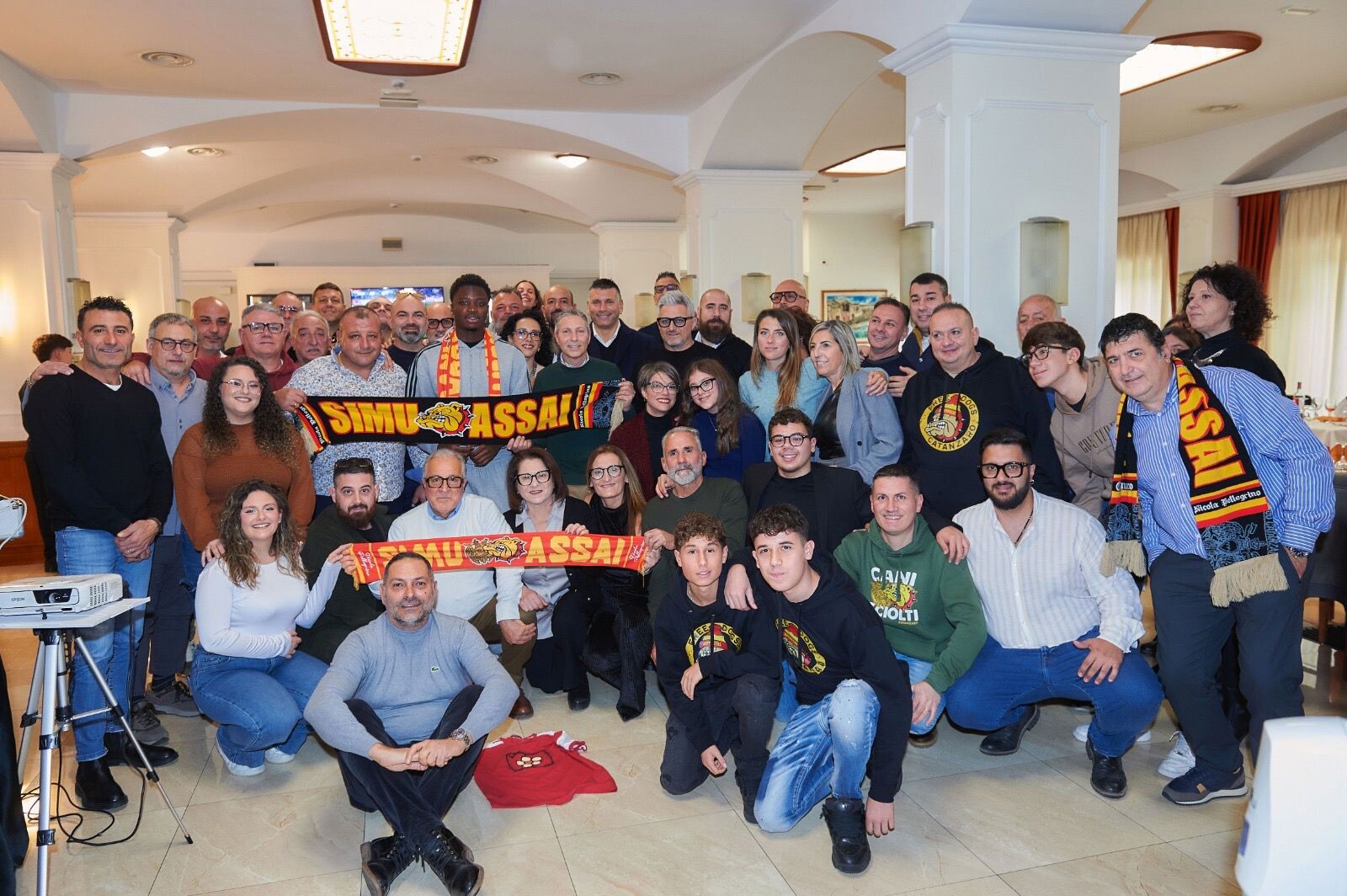 In 120 alla cena di Natale per il club Cani Sciolti: tra i presenti anche Cissé images In 120 alla cena di Natale per il club Cani Sciolti: tra i presenti anche Cissé