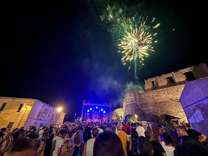 images Squillace, due serate di pura magia con “Tarantella al Borgo”