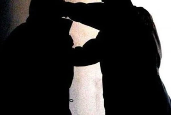 Catanzaro, 2 anni di bullismo subiti a scuola e poi l'aggressione: la madre ora denuncia tutti