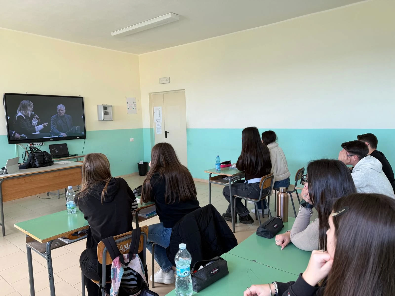  Safer Internet Day 2026: il Liceo “Lombardi – Satriani” di Mesoraca educa alla cittadinanza digitale con #Cuoriconnessi 