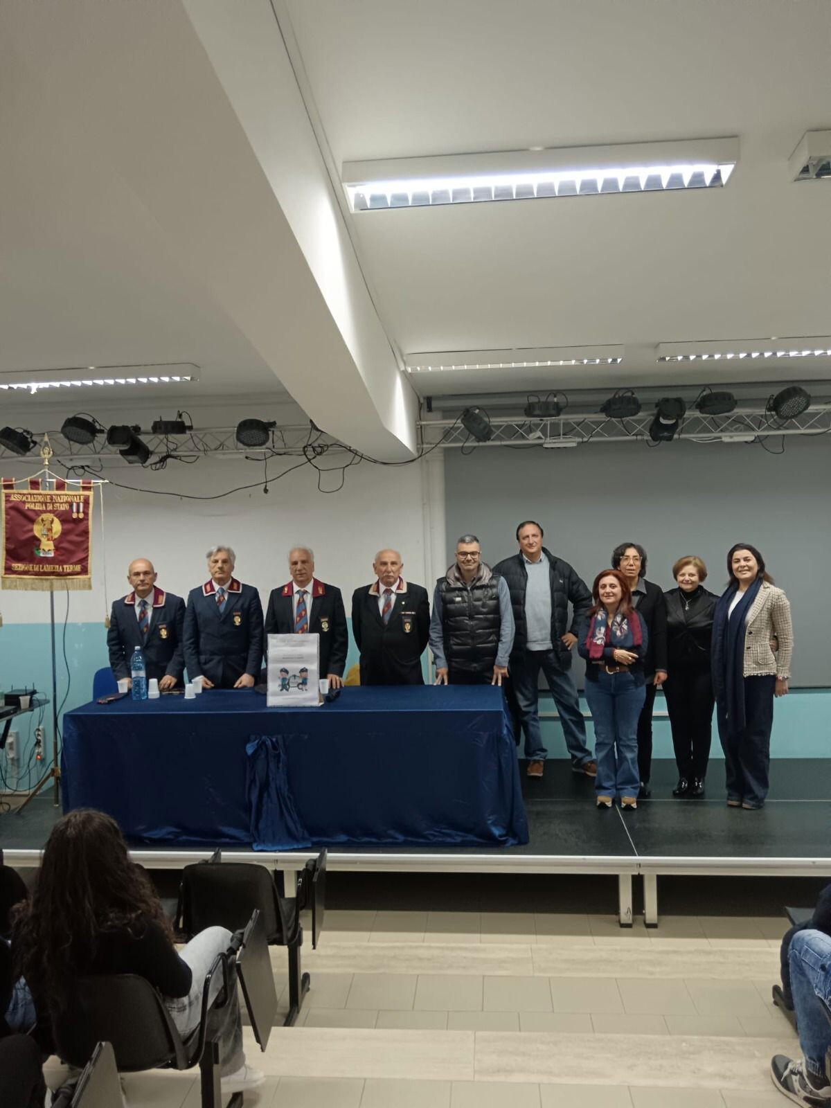 images Legalità e prevenzione: l’Associazione Nazionale Polizia di Stato incontra gli studenti dei plessi “Gatti” e “Manzoni” di Lamezia Terme