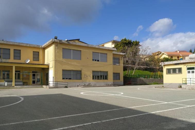 Catanzaro, problemi viabilità all'ingresso dell'istituto “Don Milani”: Costanzo chiede di intervenire images Catanzaro, problemi viabilità all'ingresso dell'istituto “Don Milani”: Costanzo chiede di intervenire