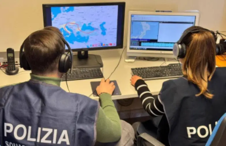 Crotone, immigrazione clandestina: 9 arresti   images Crotone, immigrazione clandestina: 9 arresti