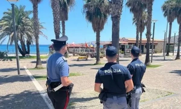 Crotone e Cirò Marina, maxi controlli della Polizia: 587 persone identificate e una denuncia