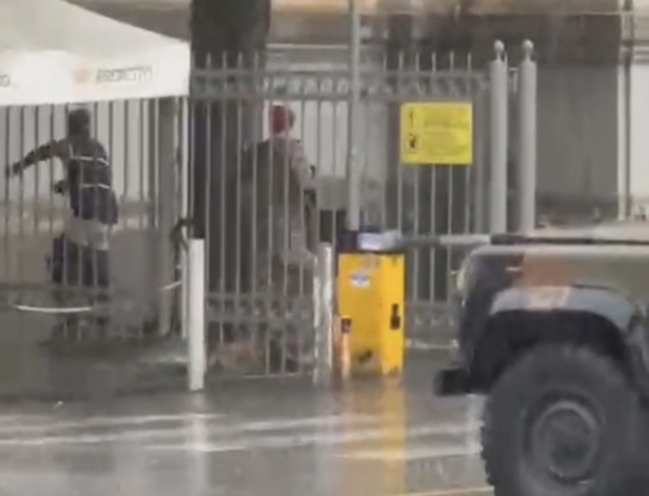 Catanzaro, caos davanti al Tribunale: uomo in stato di alterazione aggredisce i militari

