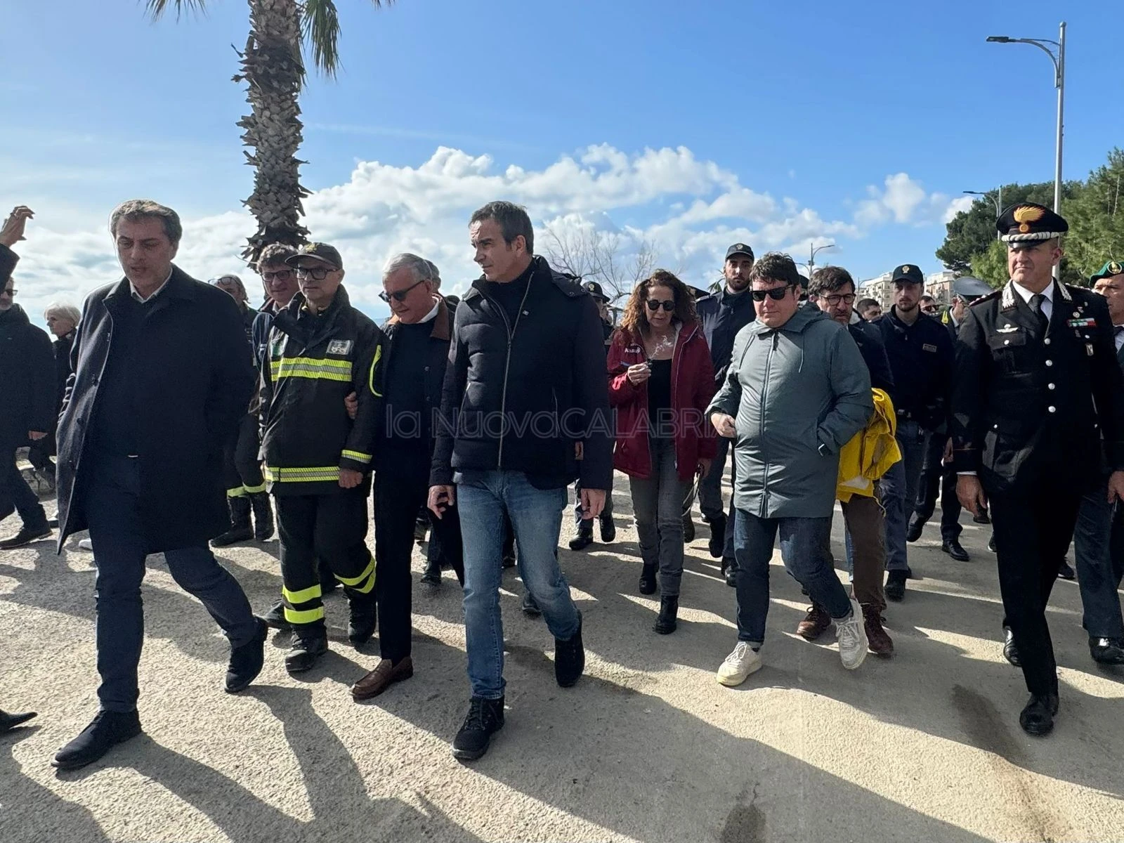 Maltempo, sopralluogo di Occhiuto sul lungomare di Catanzaro: "Chiesti al Governo 300 milioni" 