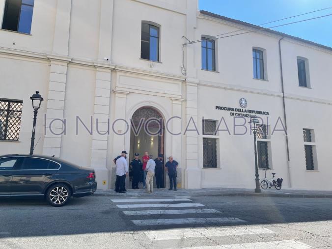 images 'Ndrangheta, chiesto il processo per 55 indagati: estorsioni, droga e armi tra Catanzaro e Cutro
