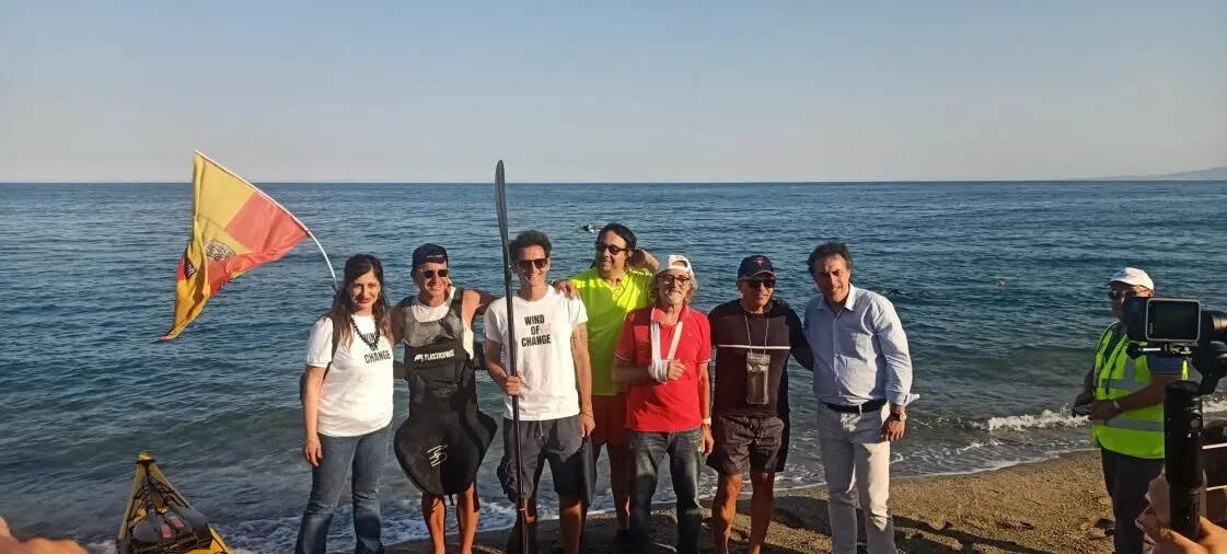 Catanzaro accoglie Leone Ortega nel suo Giro d'Italia a canoa contro l'inquinamento da plastica images Catanzaro accoglie Leone Ortega nel suo Giro d'Italia a canoa contro l'inquinamento da plastica