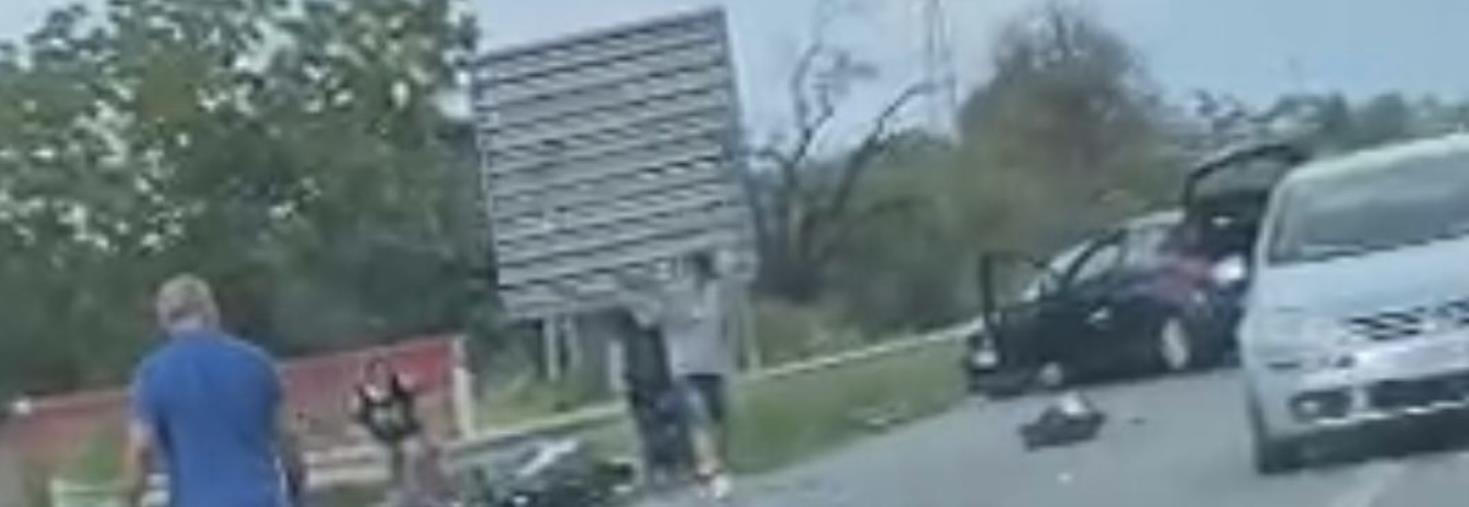 images Catanzaro, incidente nei pressi di una rotatoria a Simeri Crichi: ferito un centauro 