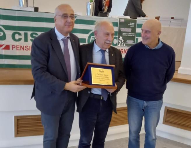 images Riconoscimento della Federazione Pensionati a Cataldo Nigro, "storico" dirigente della Cisl