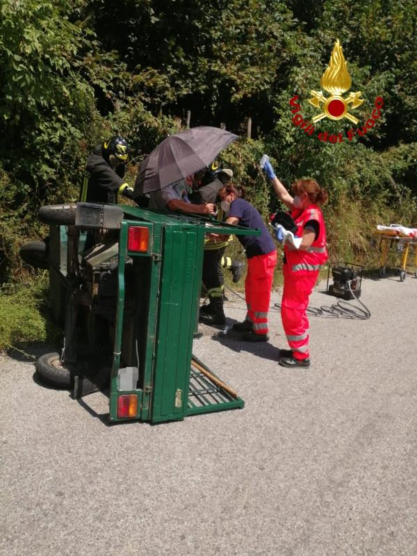 Un veicolo si ribalta tra Cardinale e Simbario: conducente salvata dai Vigili del Fuoco images Un veicolo si ribalta tra Cardinale e Simbario: conducente salvata dai Vigili del Fuoco