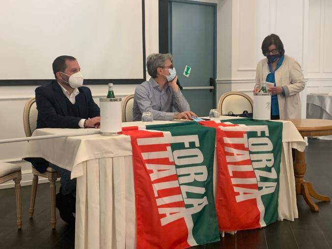 images Forza Italia a Crotone: Le Rose e &nbsp;Curatola incontrano Mangialavori
