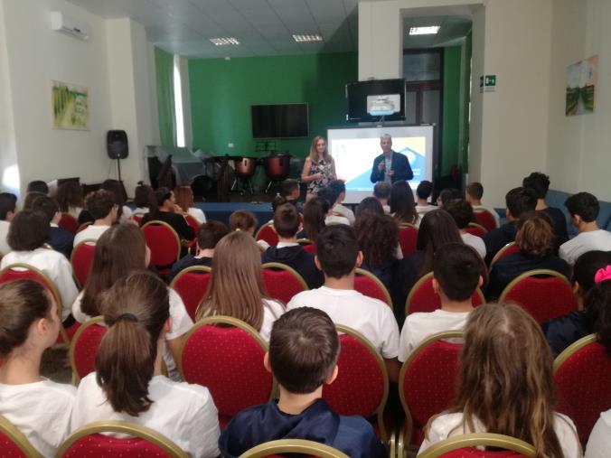 La bandiera blu che "sventola" sul mare sporco images La bandiera blu che "sventola" sul mare sporco