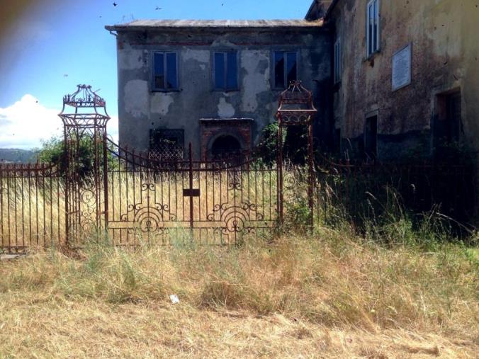 images Rotundo (Fare per Catanzaro): “Blocco B19 del cimitero abbandonato” 