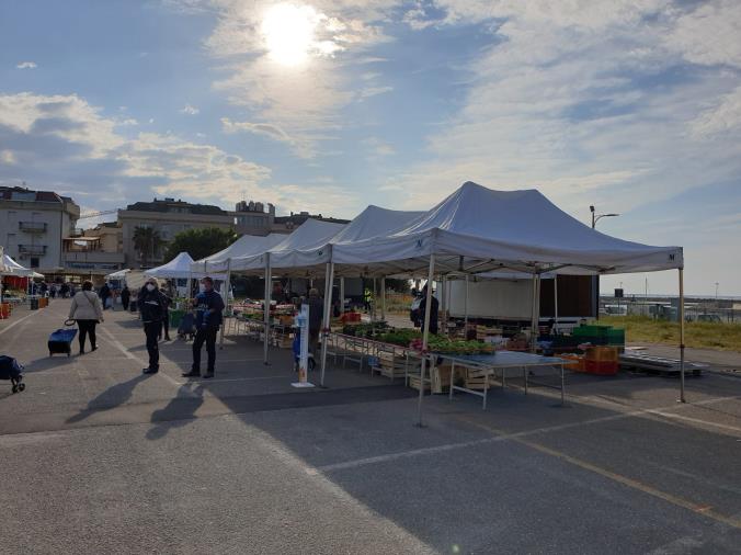 images Catanzaro, gli operatori del commercio aree pubbliche replicano a Furrer: "La aspettiamo nei mercati rionali per vedere i problemi"
