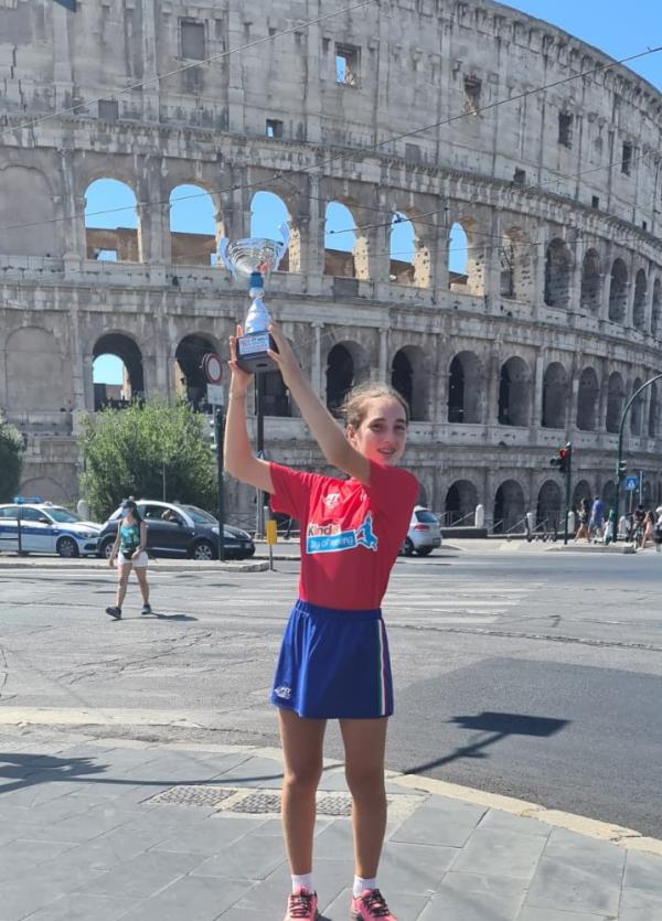 Alessia Massimilla, l'astro nascente del tennis che ha conquistato il master nazionale "Trofeo Kinder" a Roma images Alessia Massimilla, l'astro nascente del tennis che ha conquistato il master nazionale "Trofeo Kinder" a Roma