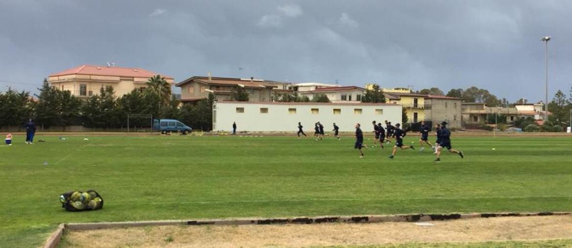 Us Catanzaro 1929, allenamento al PoliGiovino e partenza per il ritiro di Steccato. Tulli, Quaranta e Pinna in gruppo, differenziato per Atanasov images Us Catanzaro 1929, allenamento al PoliGiovino e partenza per il ritiro di Steccato. Tulli, Quaranta e Pinna in gruppo, differenziato per Atanasov