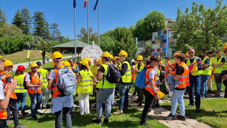 I Geometri accompagnano gli studenti dell’ ITT "Malafarina" di Soverato e del Polo "Brutium" di Cosenza sui luoghi del sisma del 2016 images I Geometri accompagnano gli studenti dell’ ITT "Malafarina" di Soverato e del Polo "Brutium" di Cosenza sui luoghi del sisma del 2016