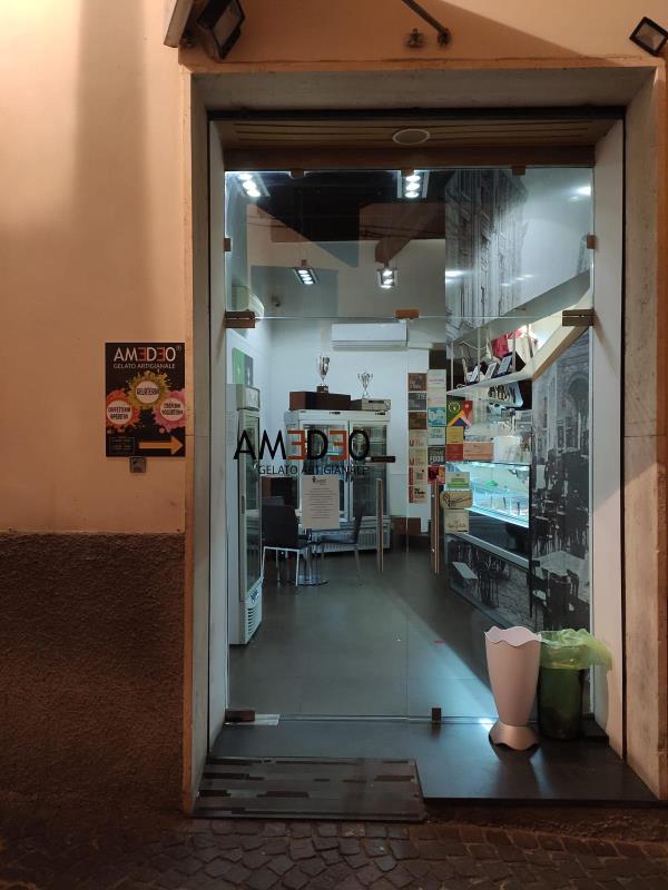 images Coronavirus. La gelateria Amedeo dona le sue prelibatezze alle famiglie indigenti: basta un wathapp