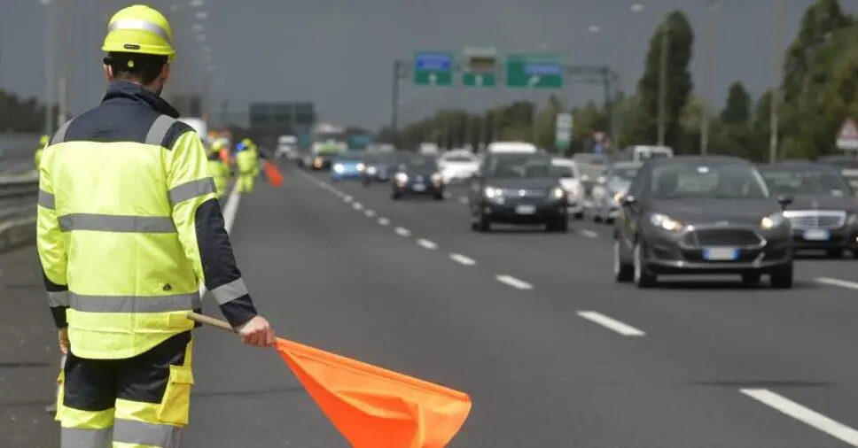 images Tragico incidente nel Lametino, auto travolge operaio di 35 anni: morto sul colpo (NOME)