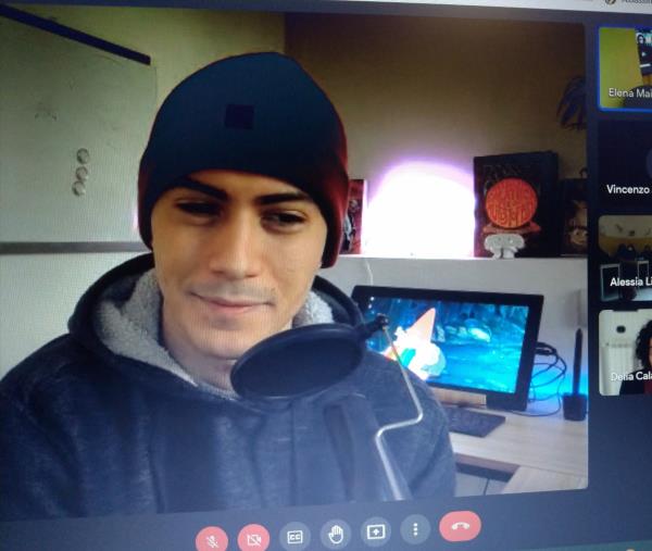 images Catanzaro, il liceo Artistico incontra Andrea Mannino, animatore per la serie "Strappare lungo i bordi"