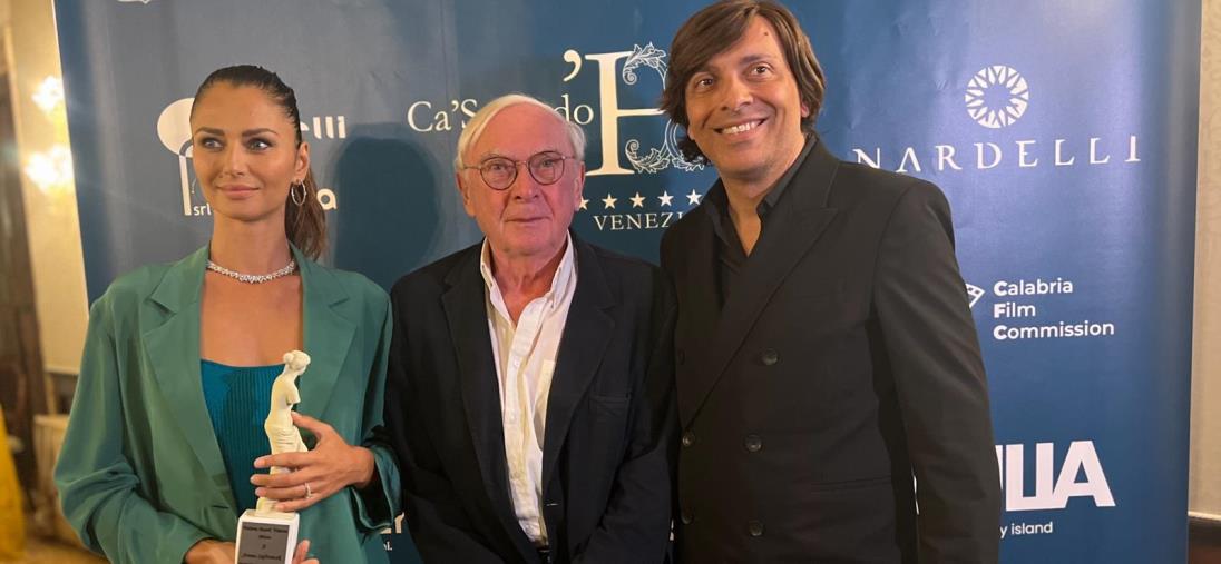 images Nations Award a Venezia, tra cinema e territorio: Anton Giulio Grande ha premiato Peter MacDonald