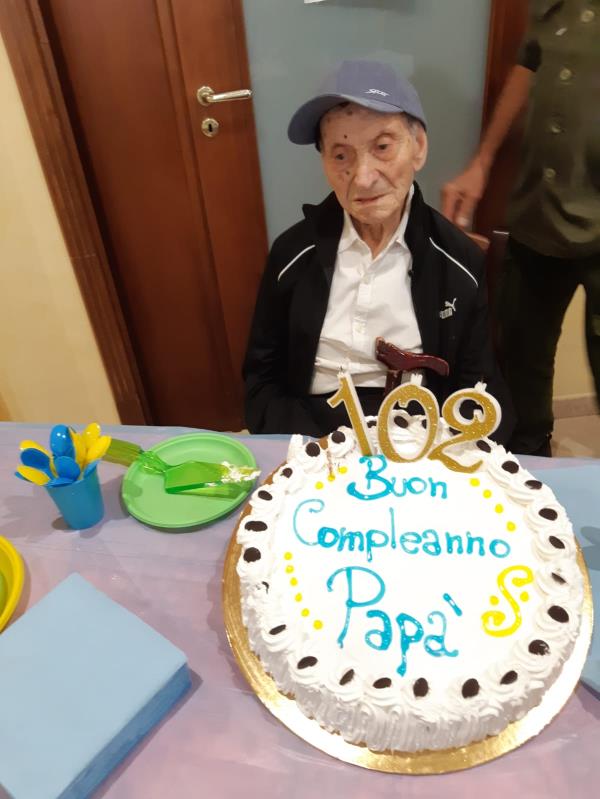 Grande festa a Villa Aurora, il catanzarese Antonio Olivo spegne 102 candeline images Grande festa a Villa Aurora, il catanzarese Antonio Olivo spegne 102 candeline