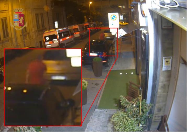 images Reggio Calabria, aveva danneggiato e incendiato diverse auto in centro: individuato e arrestato un 39enne