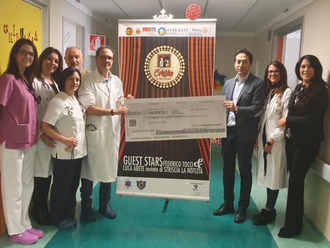 images Con gli "Artisti in corsia" raccolti oltre 5 mila euro per realizzare i desideri dei bambini dei reparti di Pediatria   