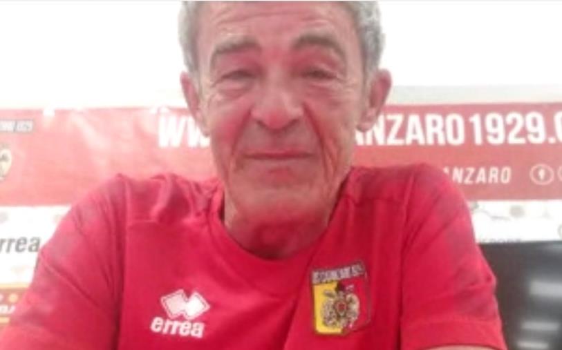 Us Catanzaro 1929, Auteri: "Il gruppo sta bene e non gestiremo il pareggio. Dobbiamo imporre gioco e dimostrare di voler passare" images Us Catanzaro 1929, Auteri: "Il gruppo sta bene e non gestiremo il pareggio. Dobbiamo imporre gioco e dimostrare di voler passare"