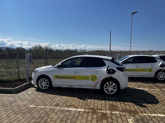 images Consegne totalmente "green" a Lamezia Terme con 38 nuovi mezzi elettrici di Poste Italiane