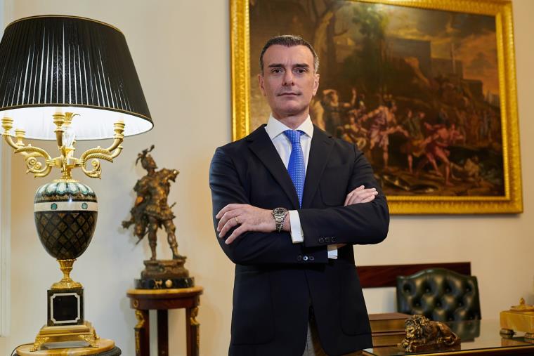 Rapina aggravata a Rossano, "Lupin" assolto dal Tribunale di Castrovillari: era stato incastrato dai suoi tatuaggi images Rapina aggravata a Rossano, "Lupin" assolto dal Tribunale di Castrovillari: era stato incastrato dai suoi tatuaggi