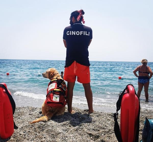 images Catanzaro, la Croce Verde salva tre ragazzi su un materassino 