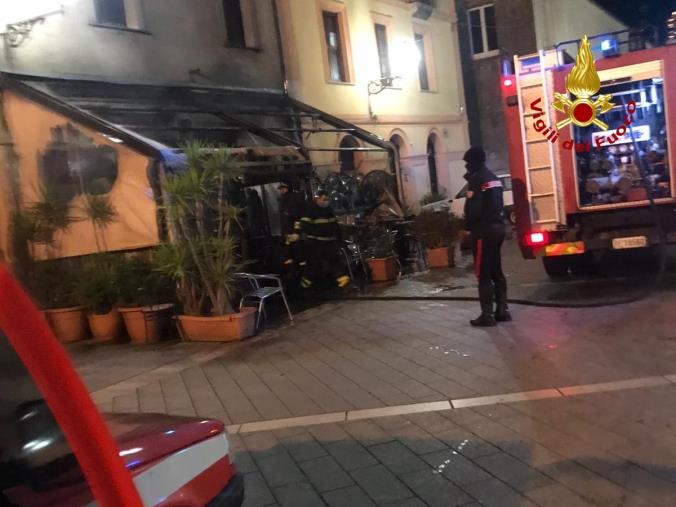 Incendio al Bar San Rocco di Girifalco. Il proprietario, Pietro Chiaravalloti: “18 anni fa accadde la stessa cosa” images Incendio al Bar San Rocco di Girifalco. Il proprietario, Pietro Chiaravalloti: “18 anni fa accadde la stessa cosa”
