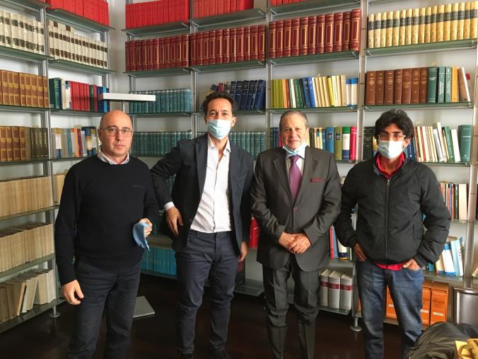 Sosta adiacente alle farmacie. Il consigliere Francesco Pitaro incontra il presidente Corapi: "Va ripristinata" images Sosta adiacente alle farmacie. Il consigliere Francesco Pitaro incontra il presidente Corapi: "Va ripristinata"