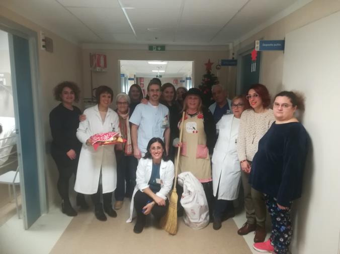 Nei reparti pediatrici dell'ospedale Pugliese arriva la Befana con il suo carico di giochi e sorrisi images Nei reparti pediatrici dell'ospedale Pugliese arriva la Befana con il suo carico di giochi e sorrisi