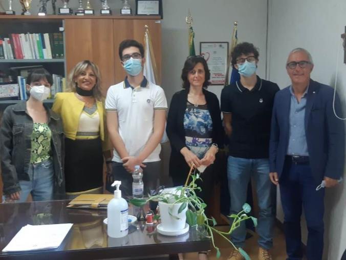 Catanzaro, 26 alunni del liceo Scientifico “Siciliani” superano i test di accesso nei Corsi di Medicina e Chirurgia in tutta Italia images Catanzaro, 26 alunni del liceo Scientifico “Siciliani” superano i test di accesso nei Corsi di Medicina e Chirurgia in tutta Italia