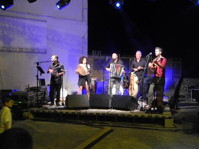 images Il Prefetto consegna il gonfalone al Comune di Longobardi 