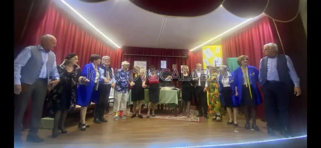 images La Catanzaro del boom economico raccontata dalla compagnia Bridge Club
con la commedia “Cu’ a vita non ti dona…”
