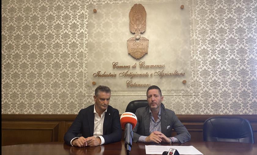 Catanzaro, la Camera di Commercio a fianco delle microimprese per combattere il caro bollette
images Catanzaro, la Camera di Commercio a fianco delle microimprese per combattere il caro bollette