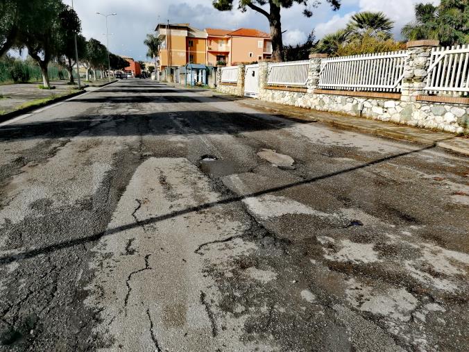 images Lamezia Terme. "Quartiere Capizzaglie" denuncia "le pessime condizioni del manto stradale" (FOTO)