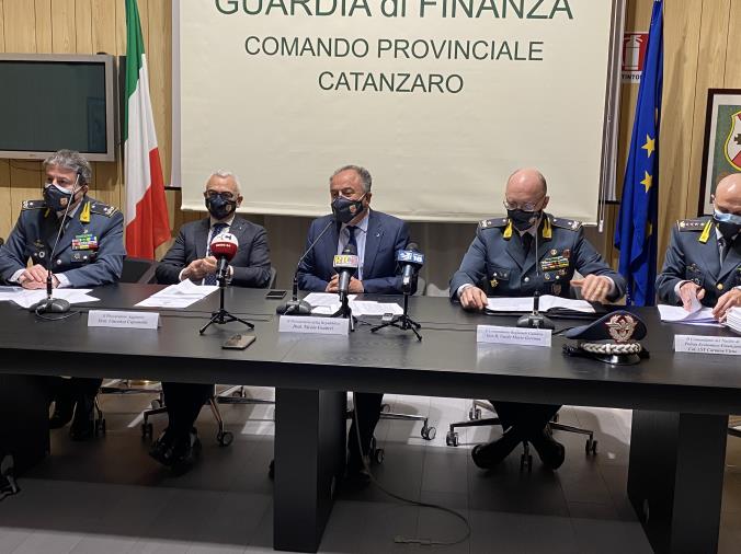 images 'Ndrangheta, operazione "Molo 13" contro i Gallace. Gratteri: "Server e sistemi informatici quasi impenetrabili" (I NOMI)