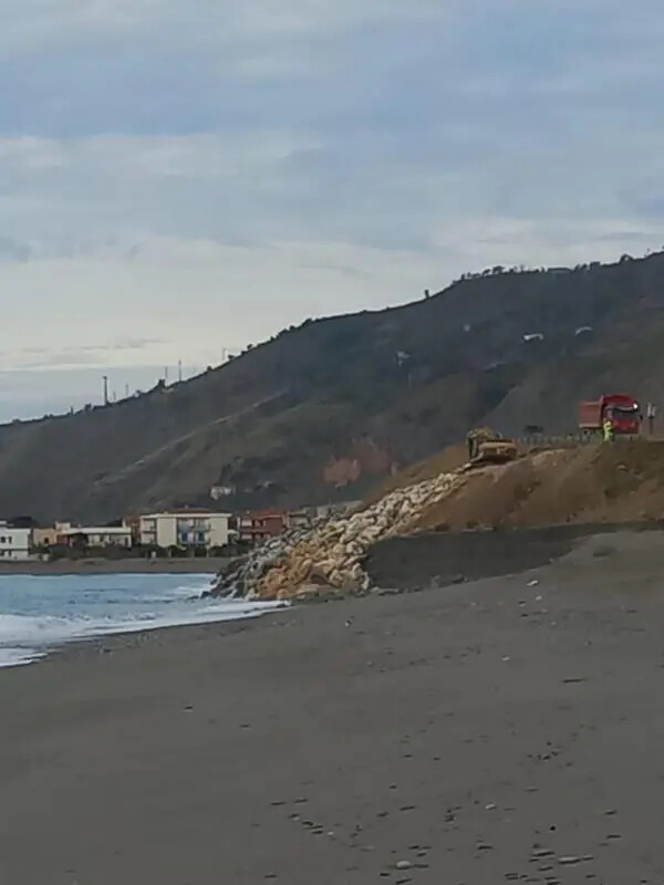 Dopo le mareggiate riaperta la 'Tirrenica' ad Amantea images Dopo le mareggiate riaperta la 'Tirrenica' ad Amantea