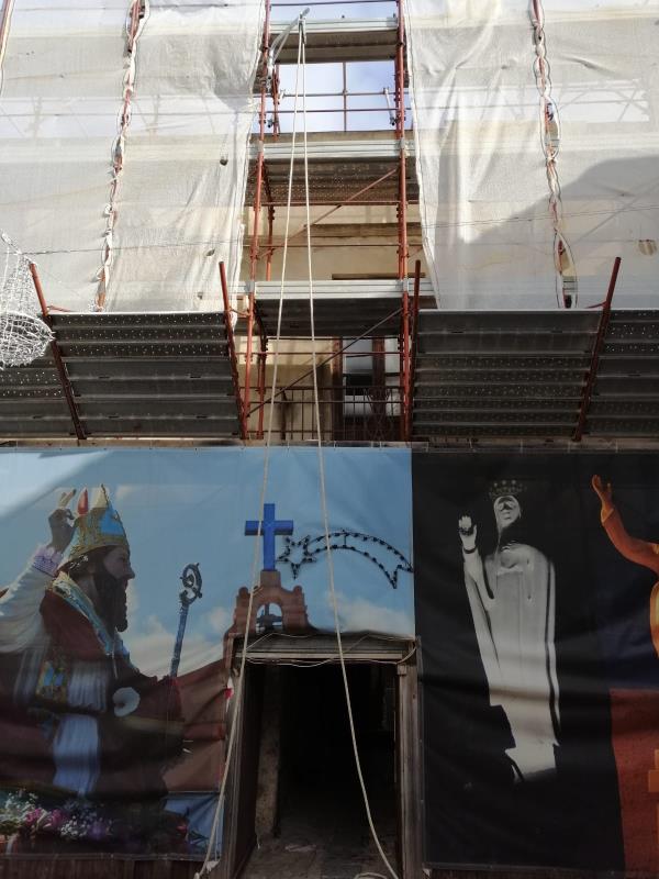 images Dopo 10 anni a Cariati smontata l'impalcatura da via vescovado, il Sindaco ringrazia Mibact e Regione