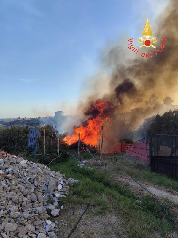 Ancora fiamme nel crotonese: bruciati 5 ettari di arbusti images Ancora fiamme nel crotonese: bruciati 5 ettari di arbusti